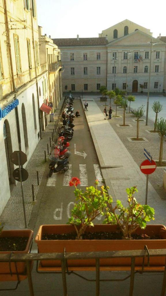 B&B Le Finestre Su Via Cavour Sassari Dış mekan fotoğraf