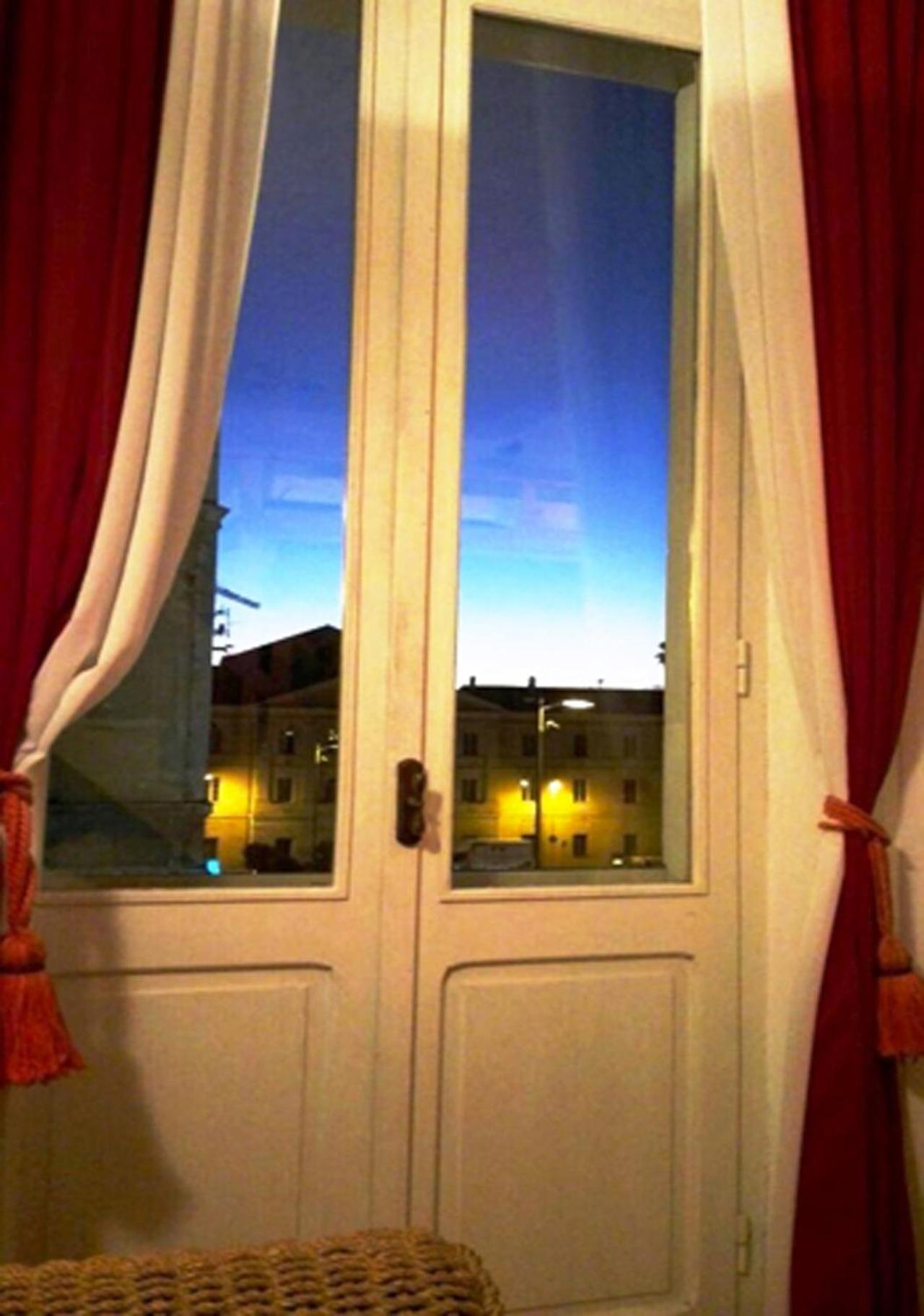 B&B Le Finestre Su Via Cavour Sassari Oda fotoğraf