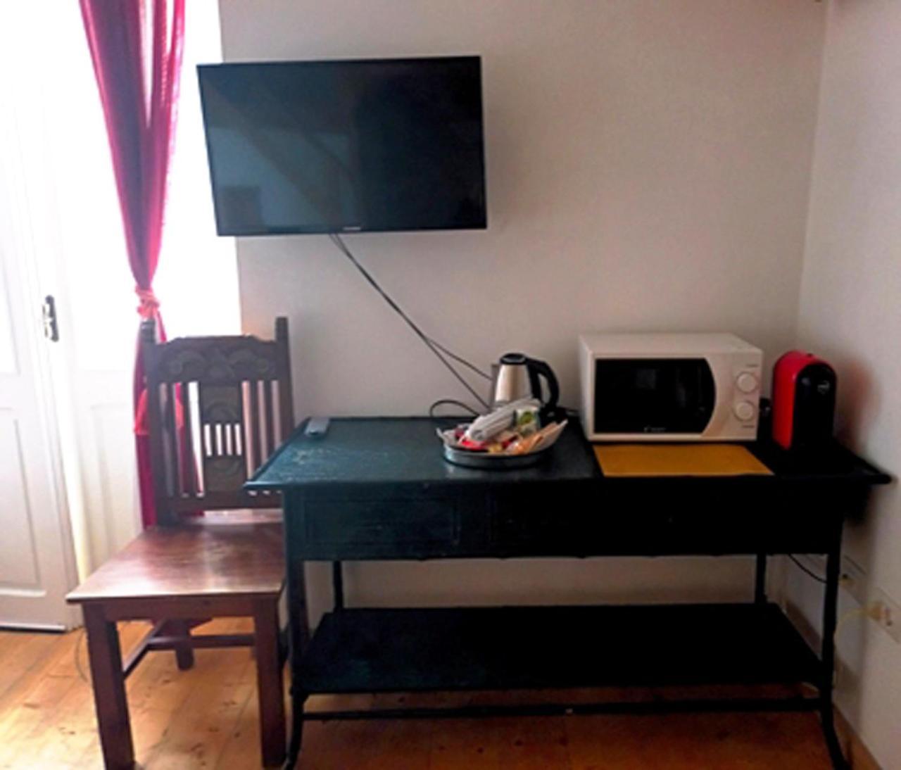 B&B Le Finestre Su Via Cavour Sassari Oda fotoğraf