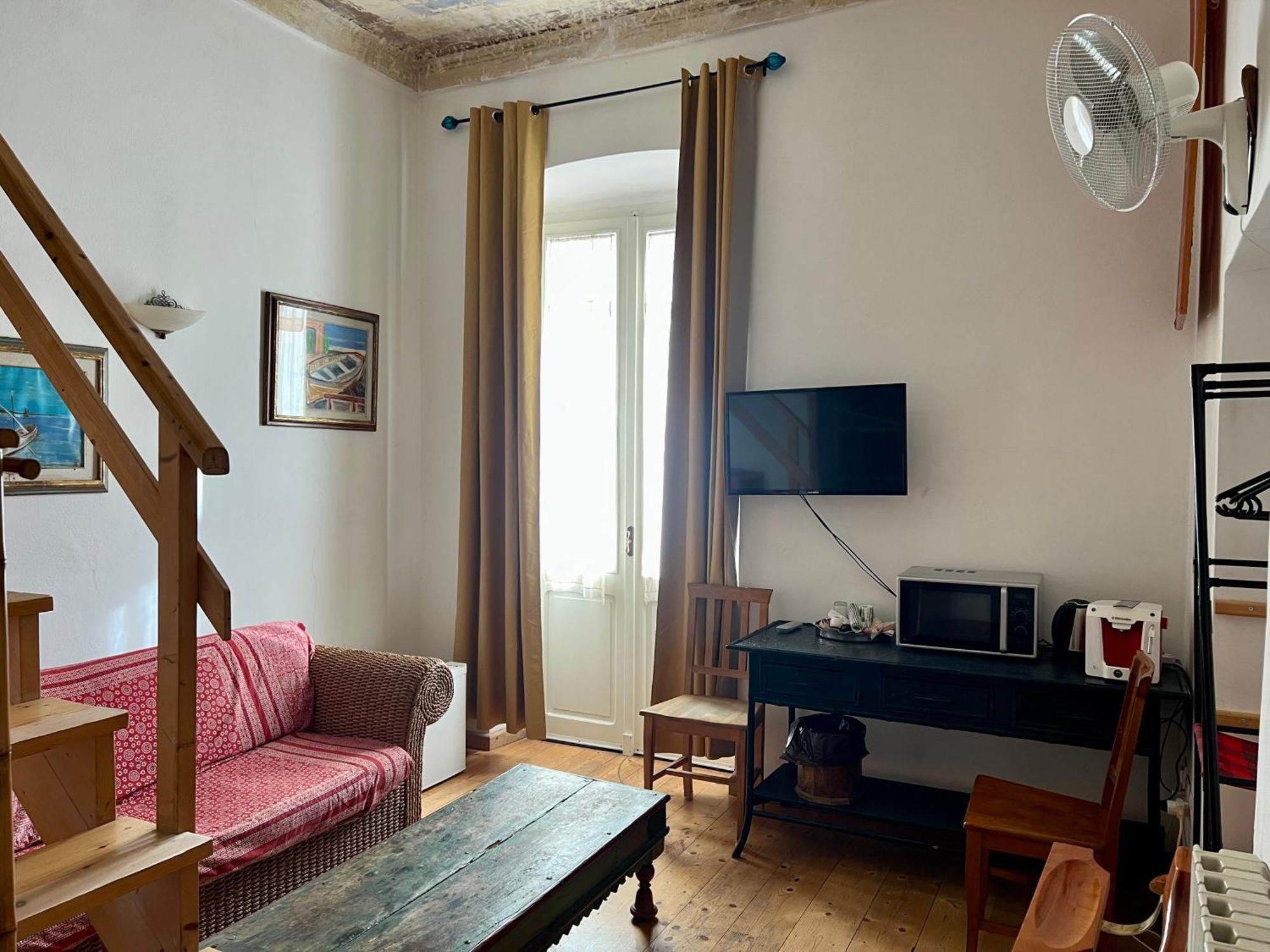 B&B Le Finestre Su Via Cavour Sassari Oda fotoğraf