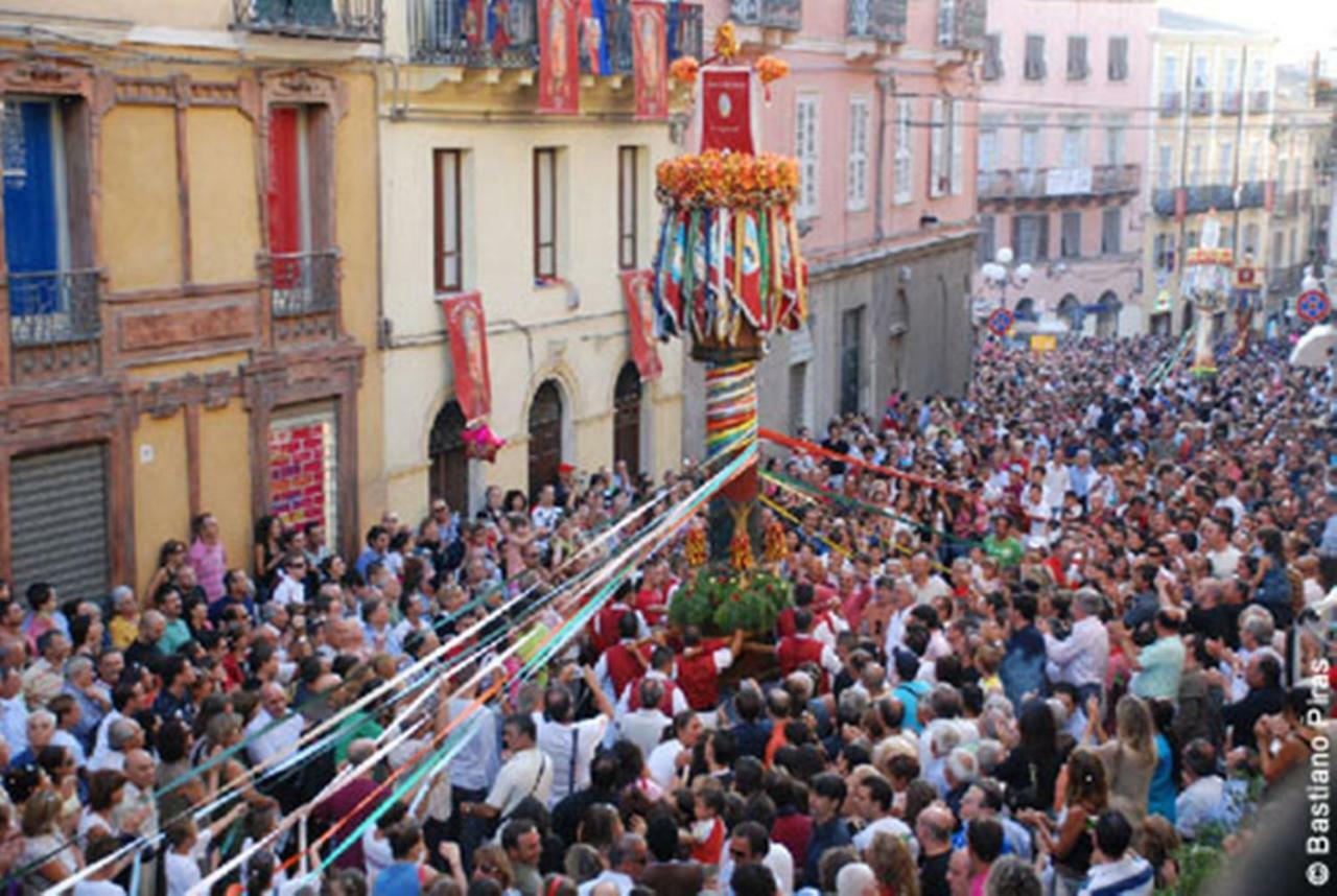 B&B Le Finestre Su Via Cavour Sassari Dış mekan fotoğraf
